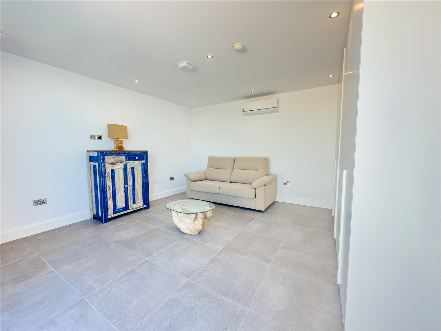 Image of Apartment - 3 Bedrooms - 2 Bathrooms for Rental in Arengos Gardens-Gibraltar, Image 16